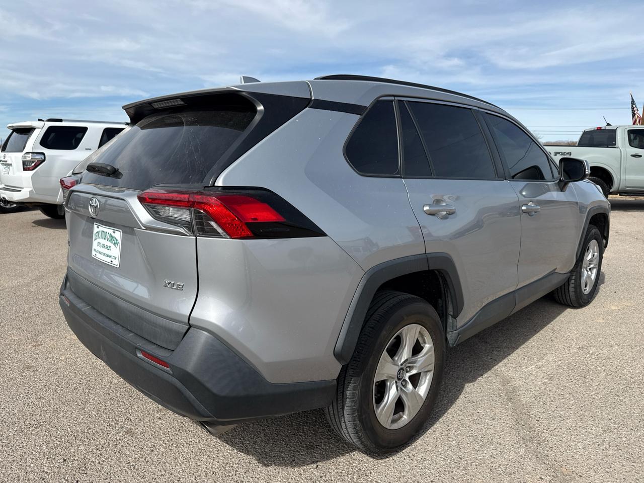 Toyota RAV4 XLE FWD (Natl) 2021