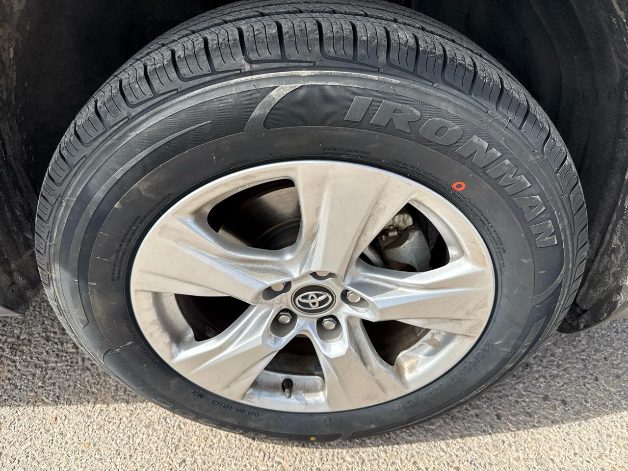 Toyota RAV4 XLE FWD (Natl) 2021