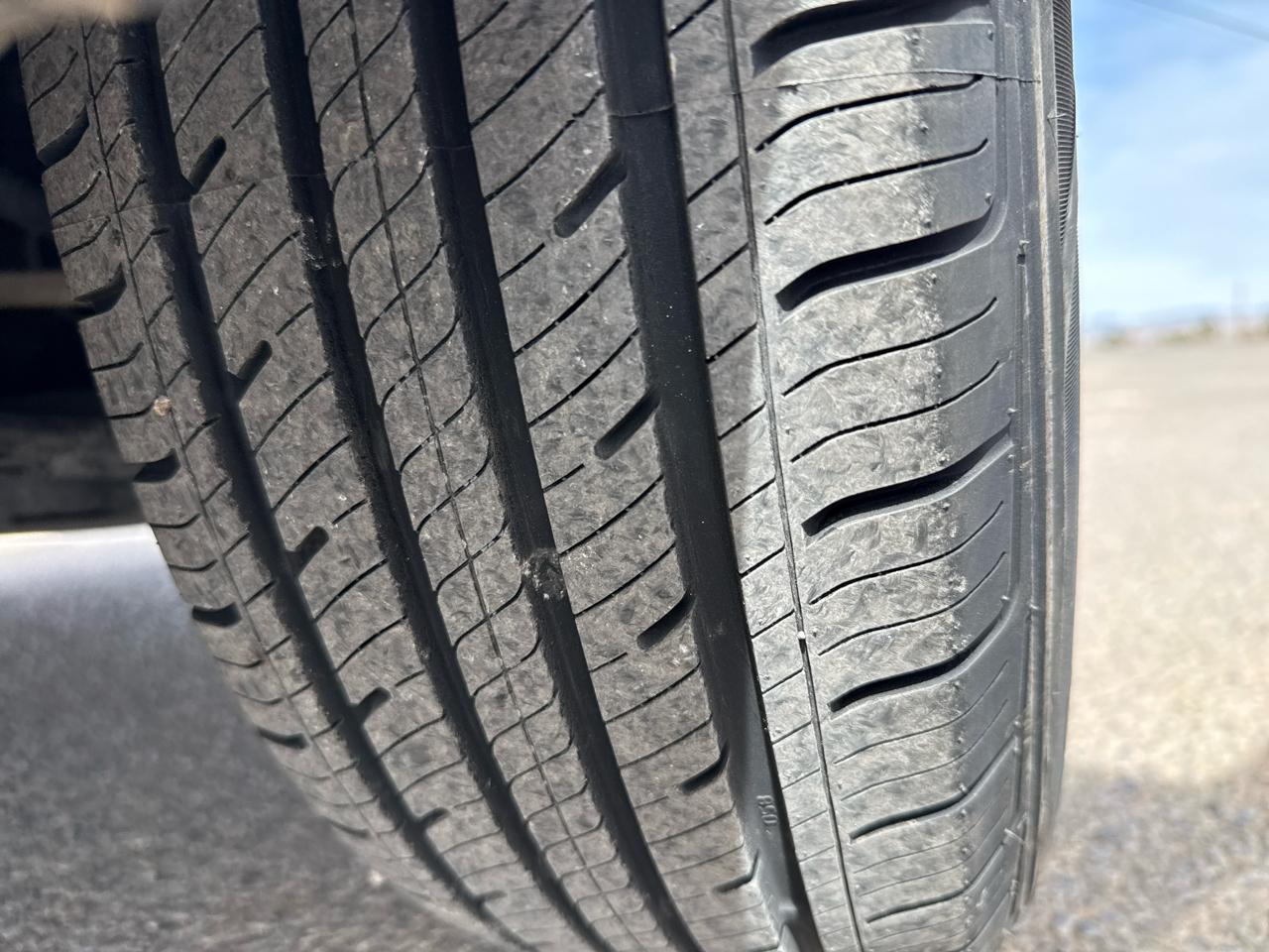 Toyota RAV4 XLE FWD (Natl) 2021