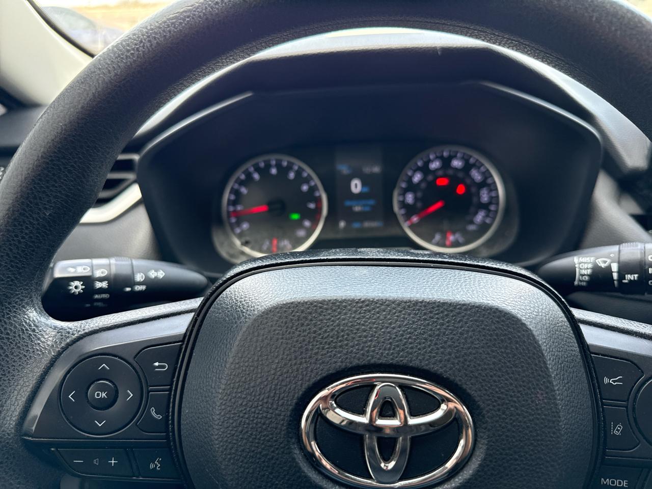 Toyota RAV4 XLE FWD (Natl) 2021