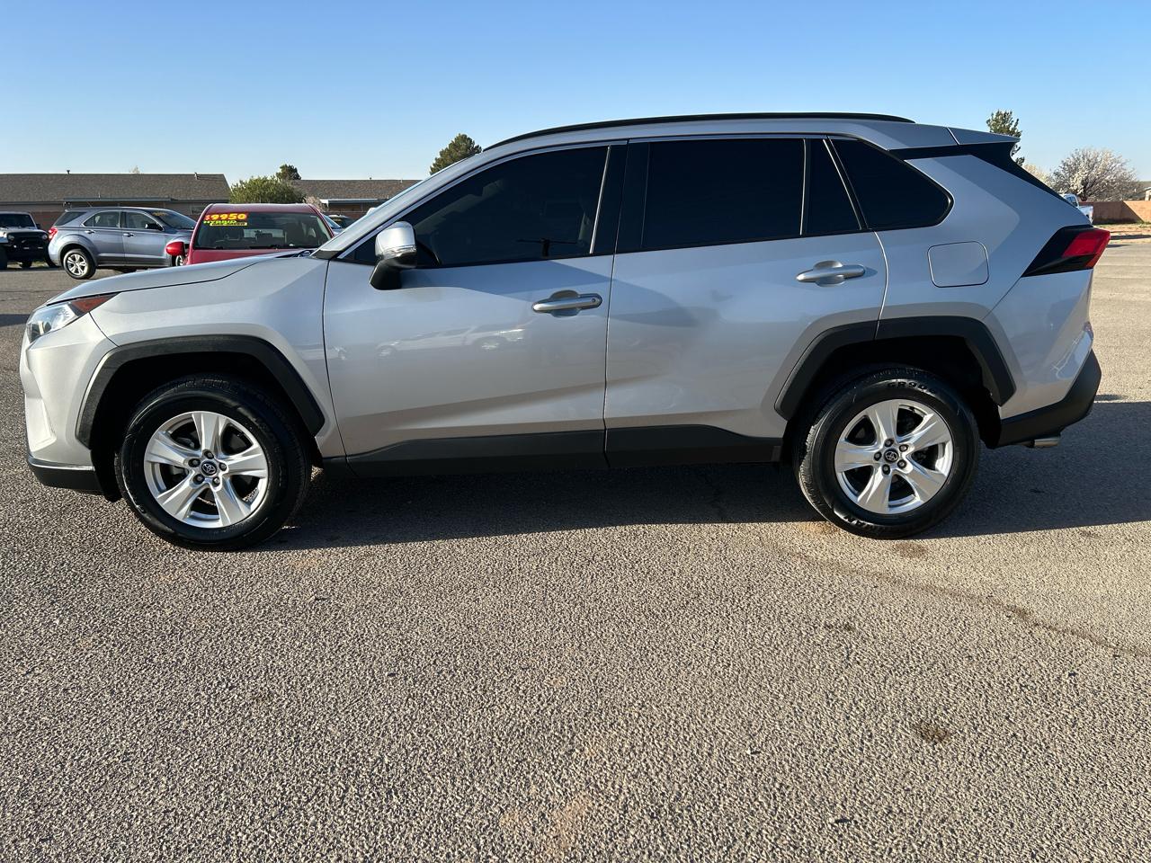 Toyota RAV4 XLE FWD (Natl) 2021