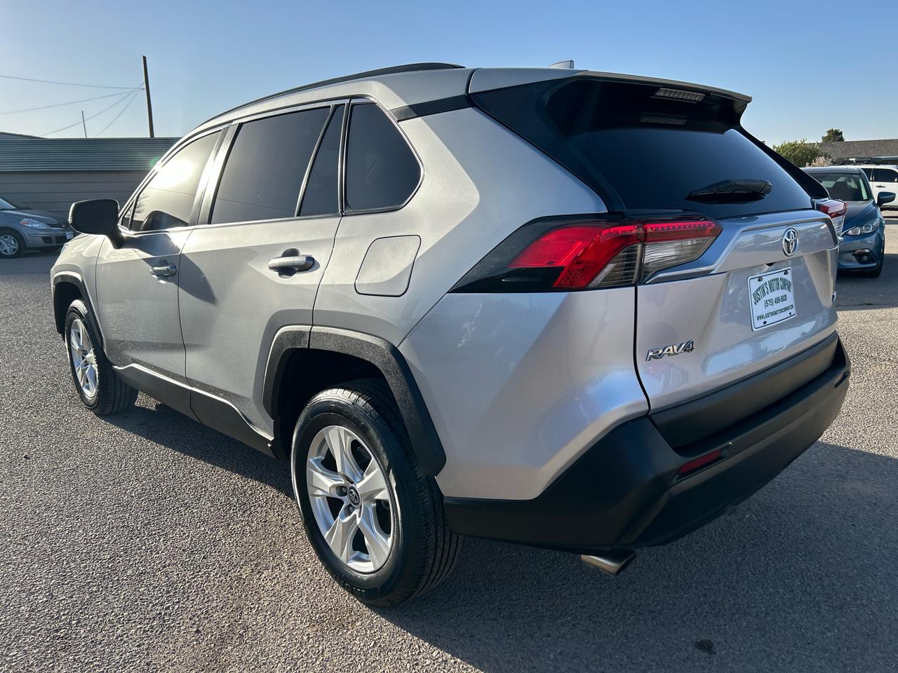 Toyota RAV4 XLE FWD (Natl) 2021