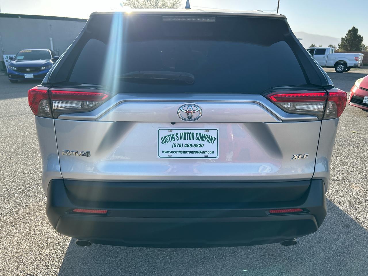 Toyota RAV4 XLE FWD (Natl) 2021