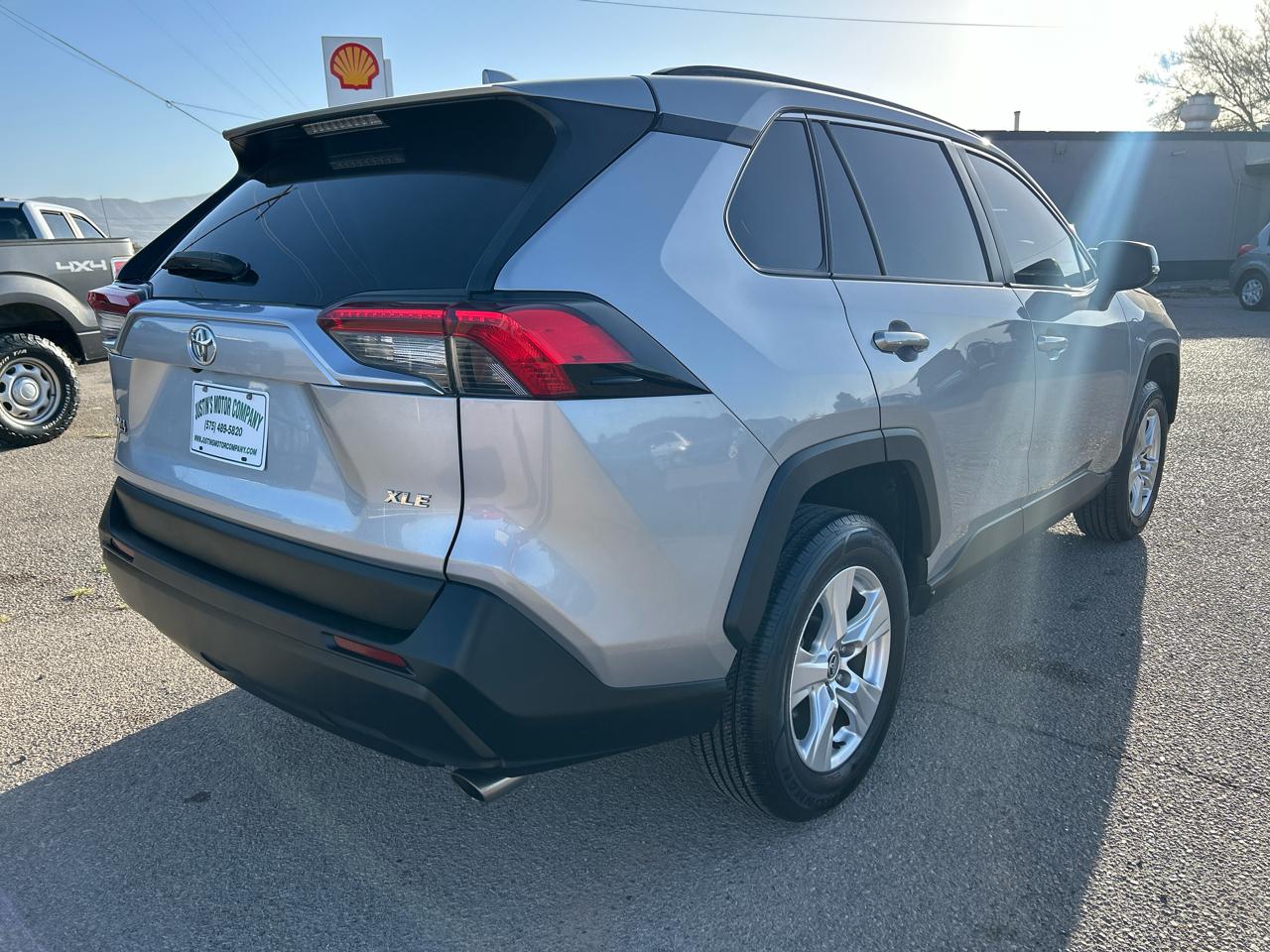 Toyota RAV4 XLE FWD (Natl) 2021