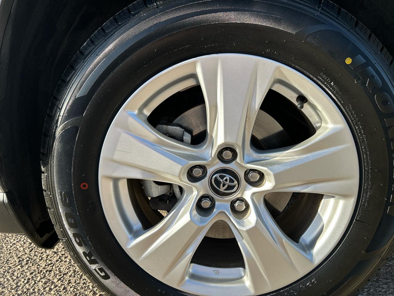 Toyota RAV4 XLE FWD (Natl) 2021