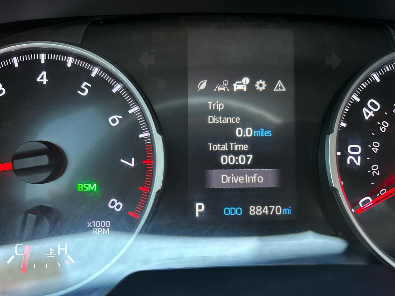 Toyota RAV4 XLE FWD (Natl) 2021