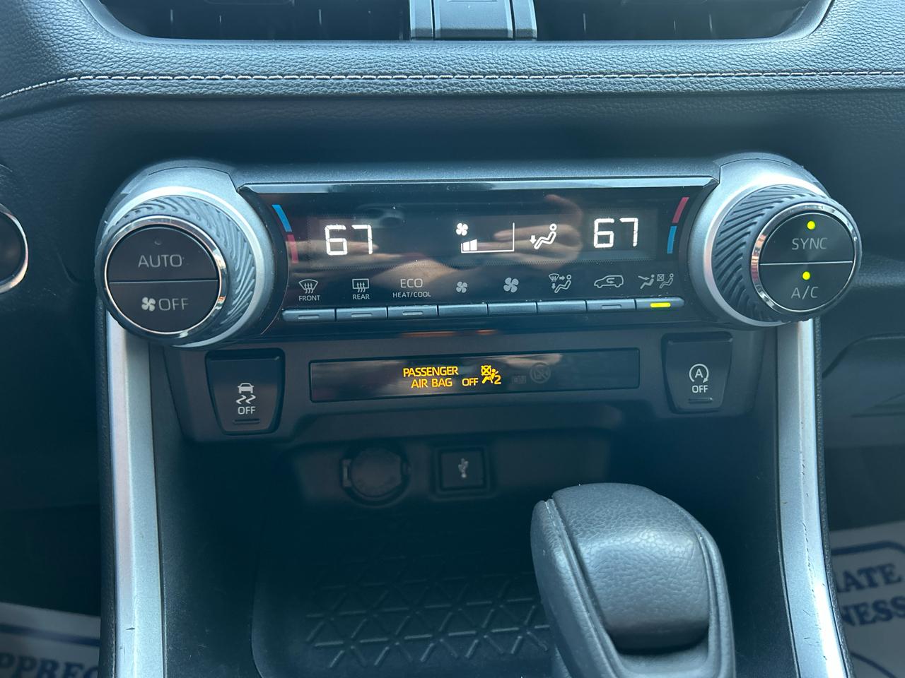 Toyota RAV4 XLE FWD (Natl) 2021