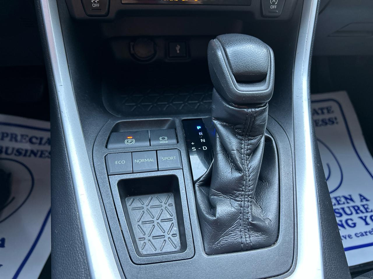 Toyota RAV4 XLE FWD (Natl) 2021