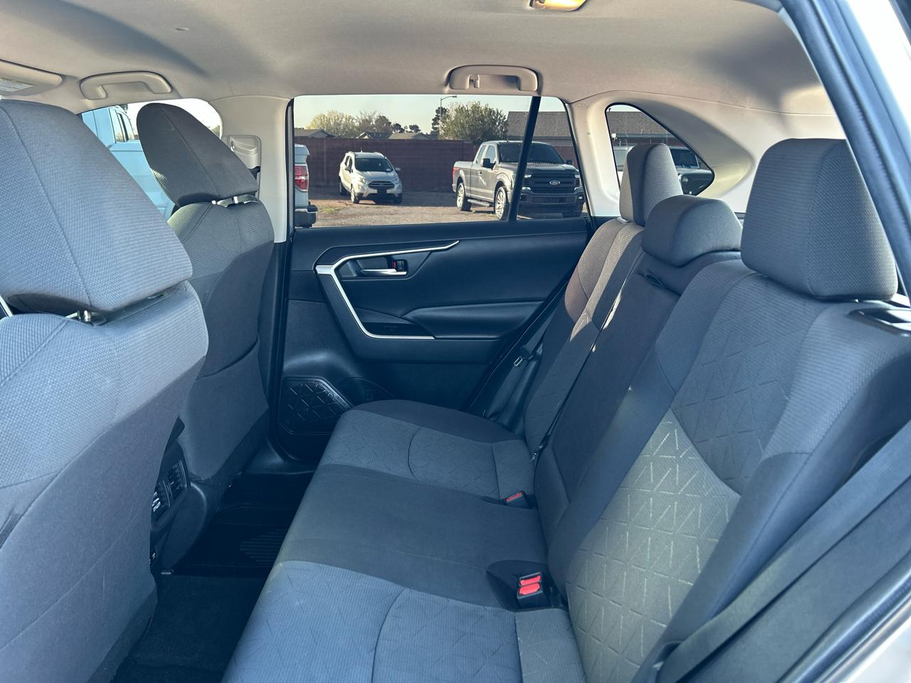 Toyota RAV4 XLE FWD (Natl) 2021