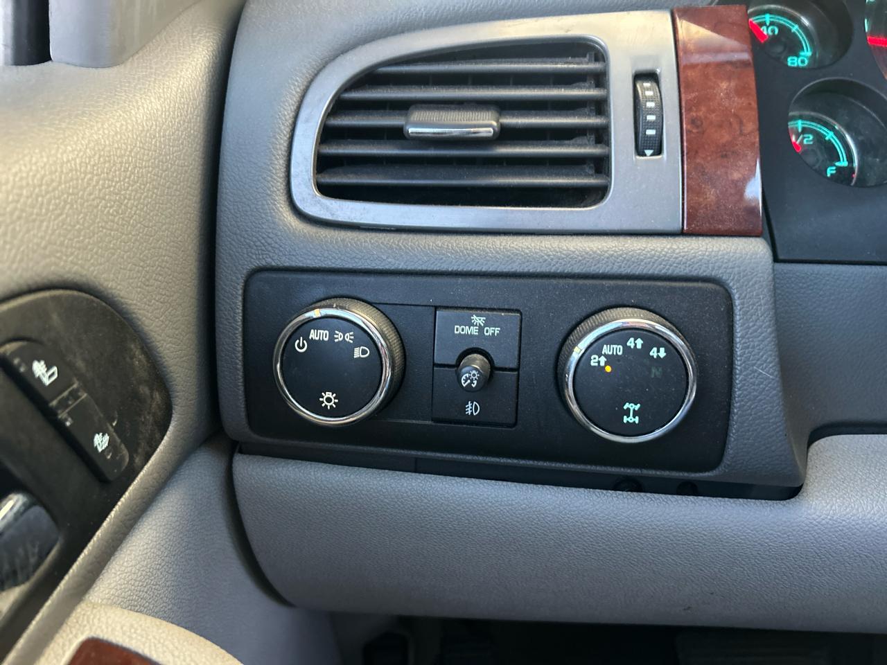 Chevrolet Avalanche 4WD Crew Cab 130" LT w/1LT 2009