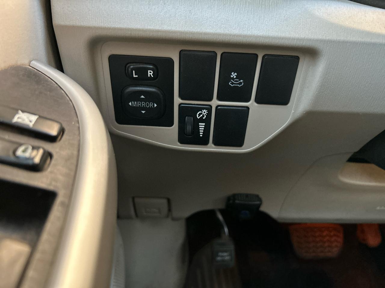 Toyota Prius 5dr HB Four (Natl) 2015