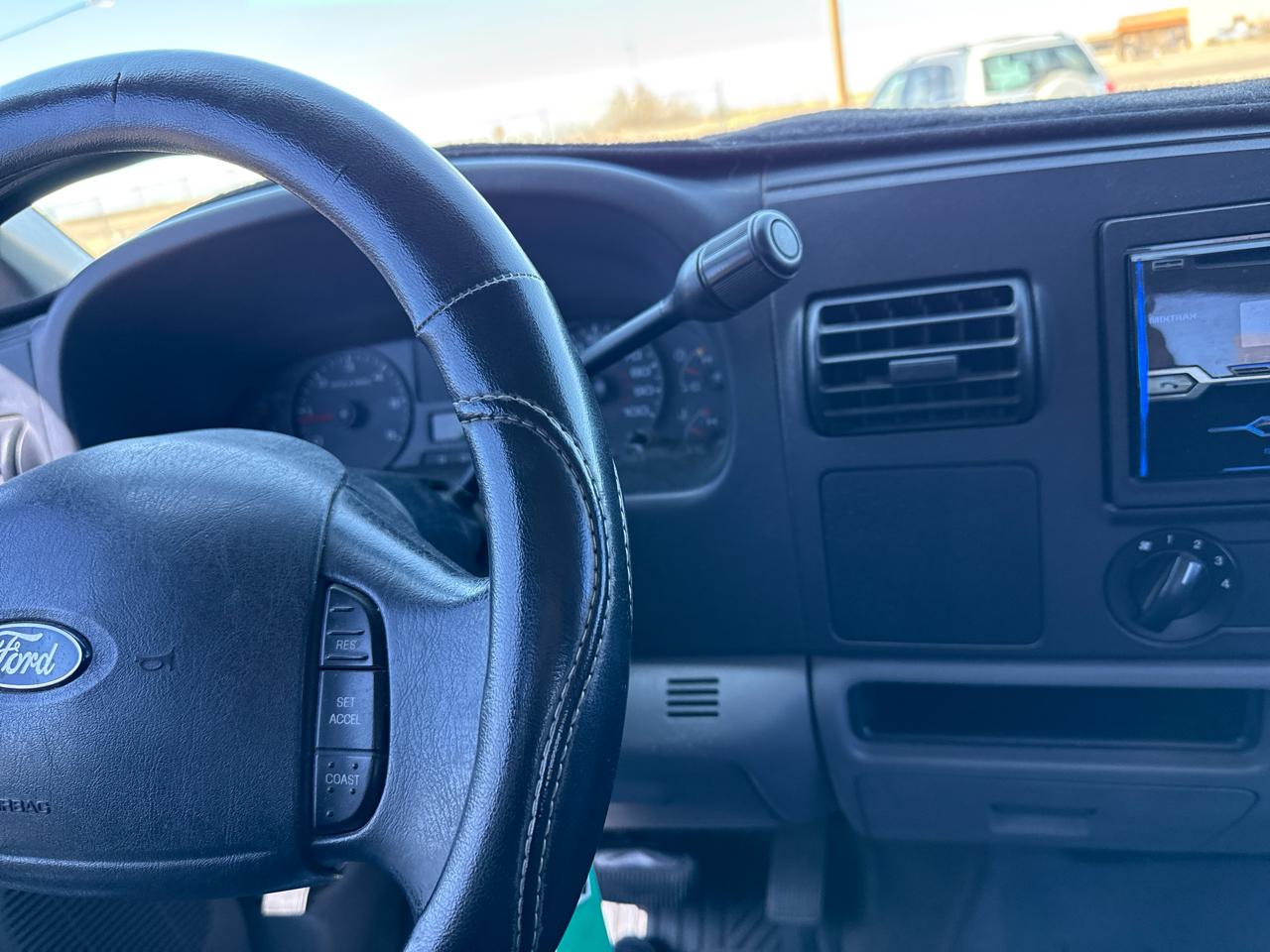 Ford Super Duty F-250 Crew Cab 156" XL 2005