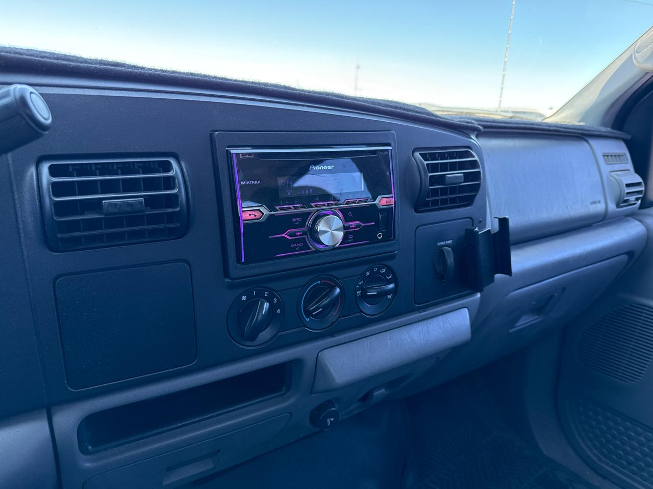 Ford Super Duty F-250 Crew Cab 156" XL 2005