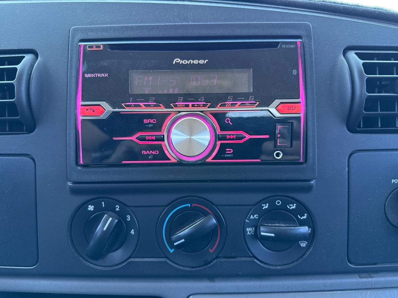 Ford Super Duty F-250 Crew Cab 156" XL 2005