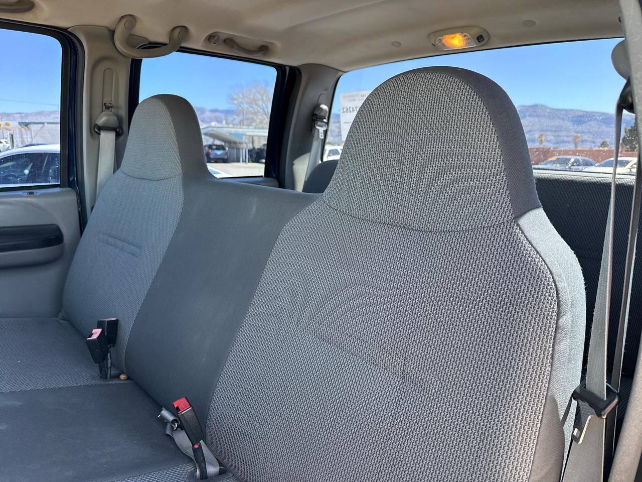 Ford Super Duty F-250 Crew Cab 156" XL 2005