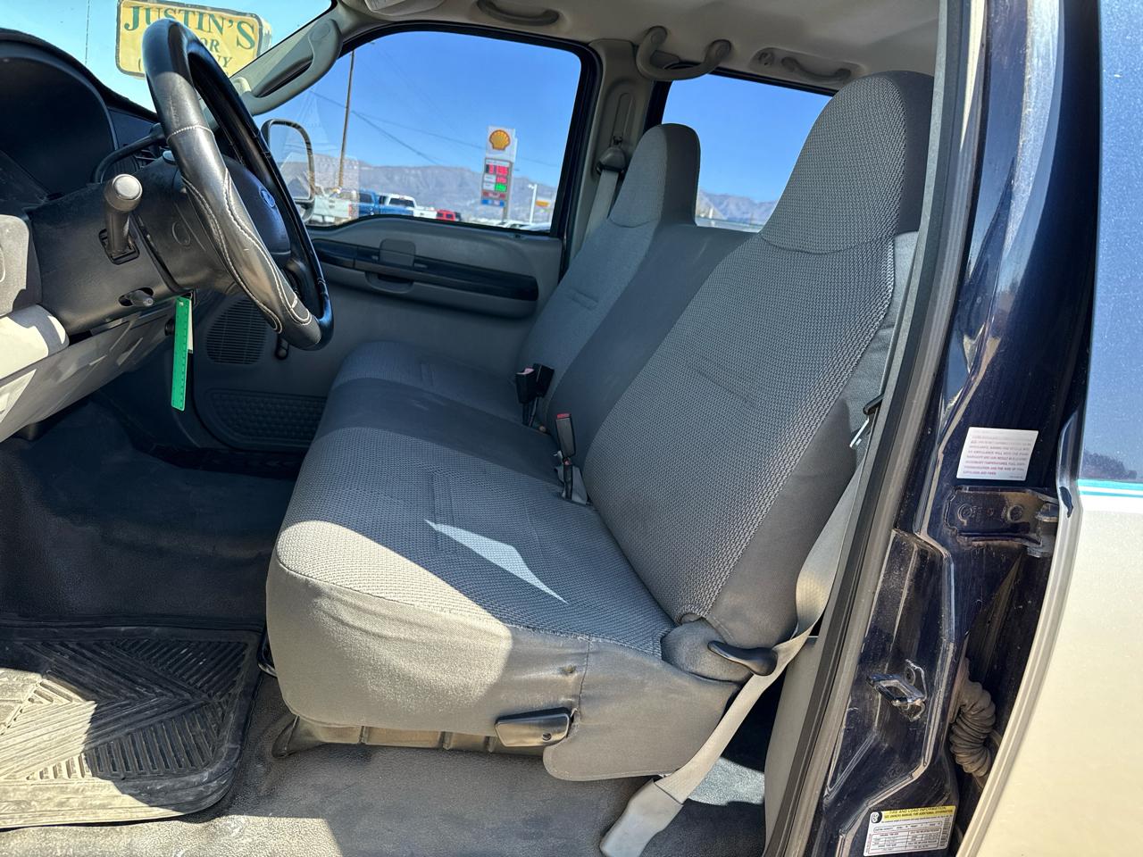 Ford Super Duty F-250 Crew Cab 156" XL 2005