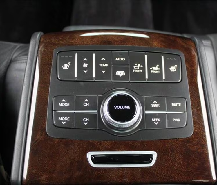 Hyundai Equus Signature 2012