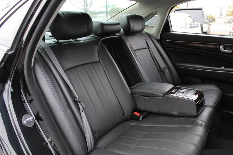 Hyundai Equus Signature 2012