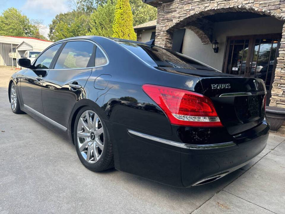 Hyundai Equus Signature 2012