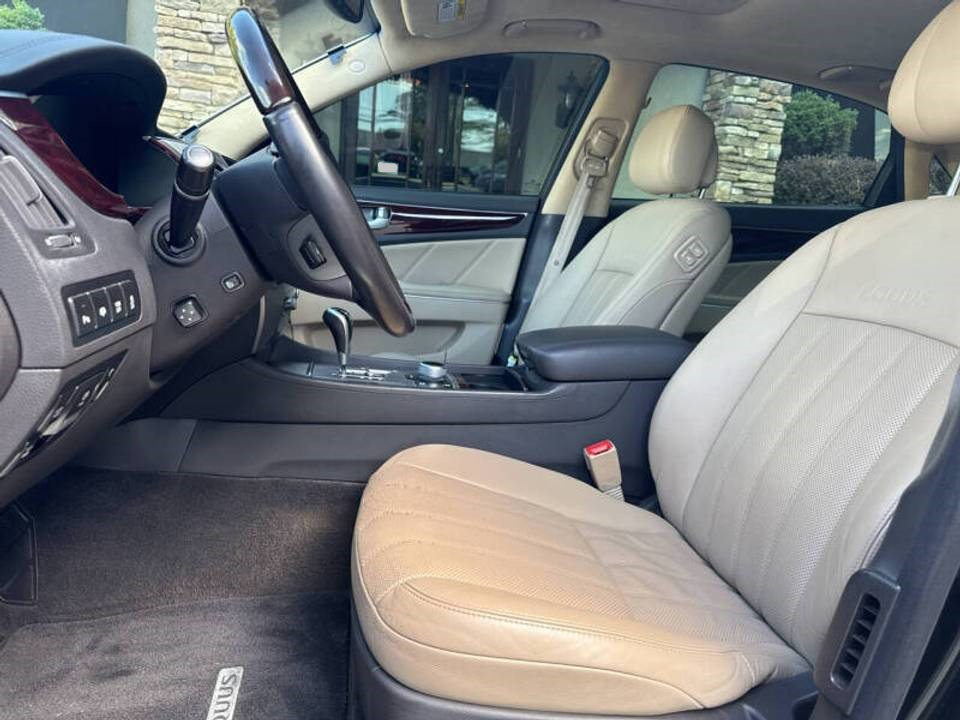 Hyundai Equus Signature 2012