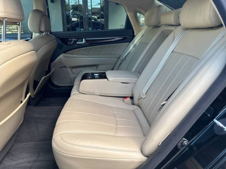 Hyundai Equus Signature 2012
