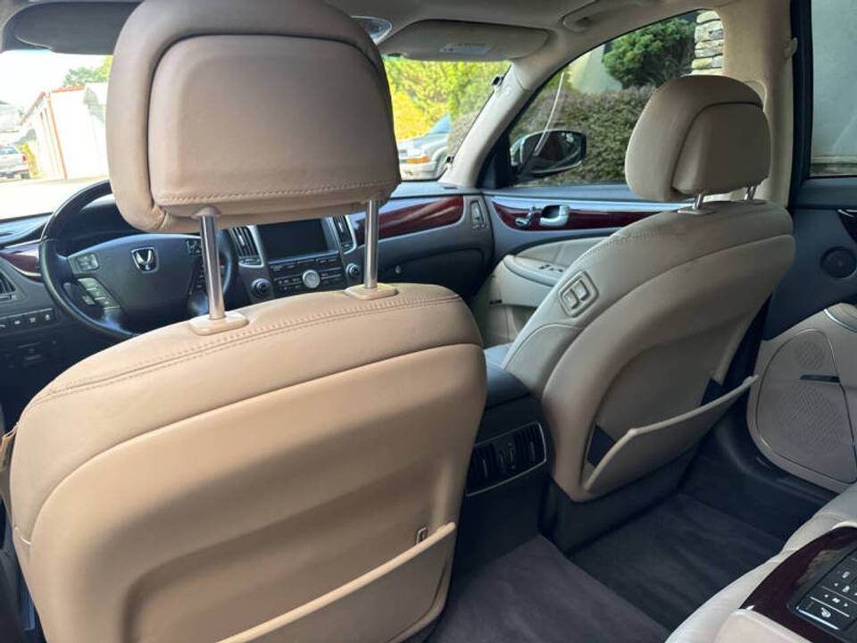 Hyundai Equus Signature 2012