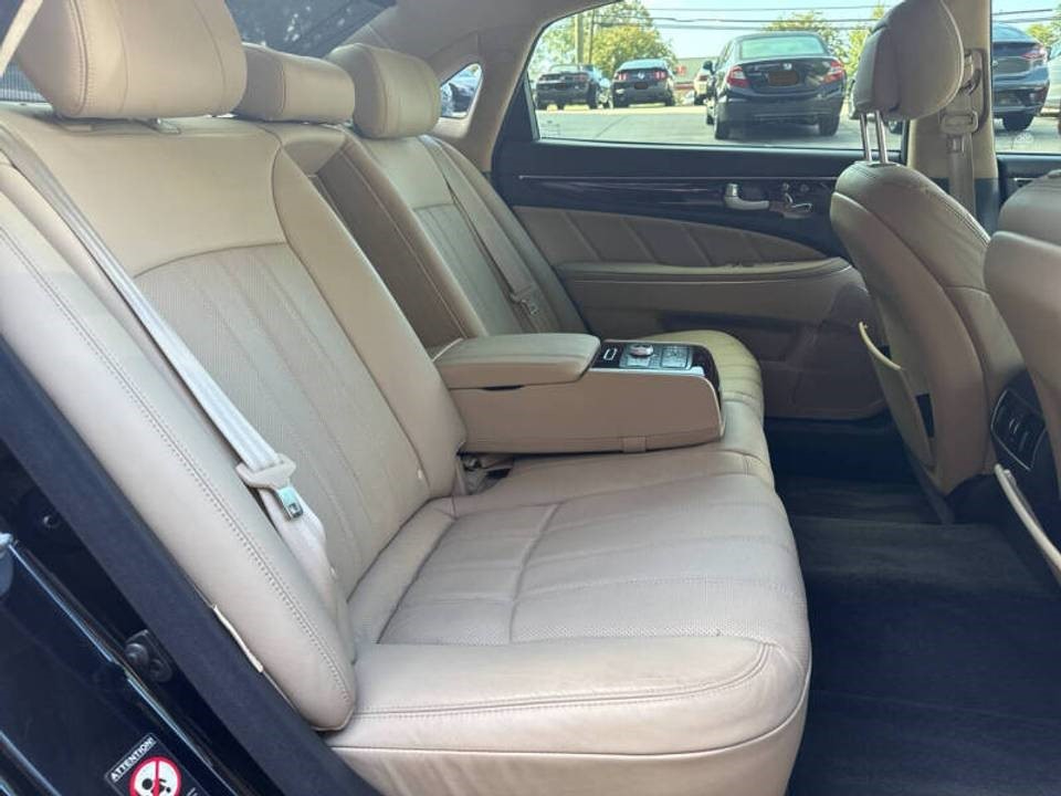 Hyundai Equus Signature 2012