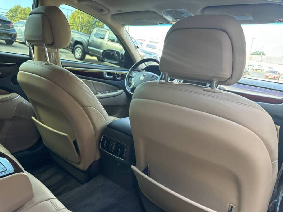 Hyundai Equus Signature 2012