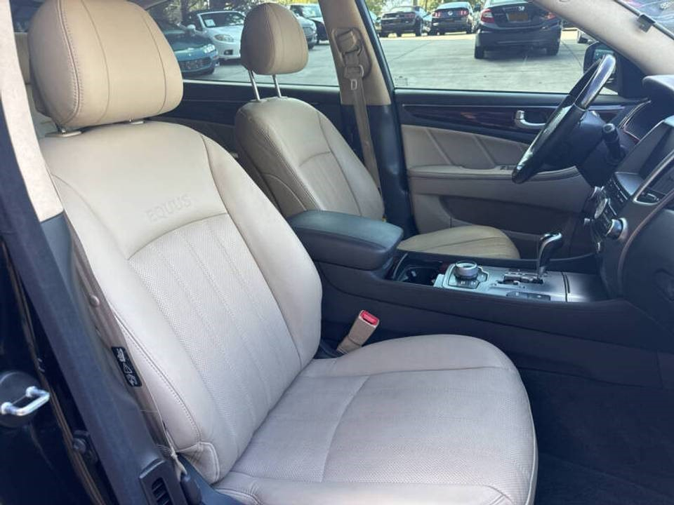 Hyundai Equus Signature 2012