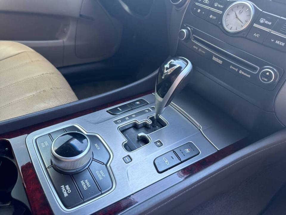 Hyundai Equus Signature 2012