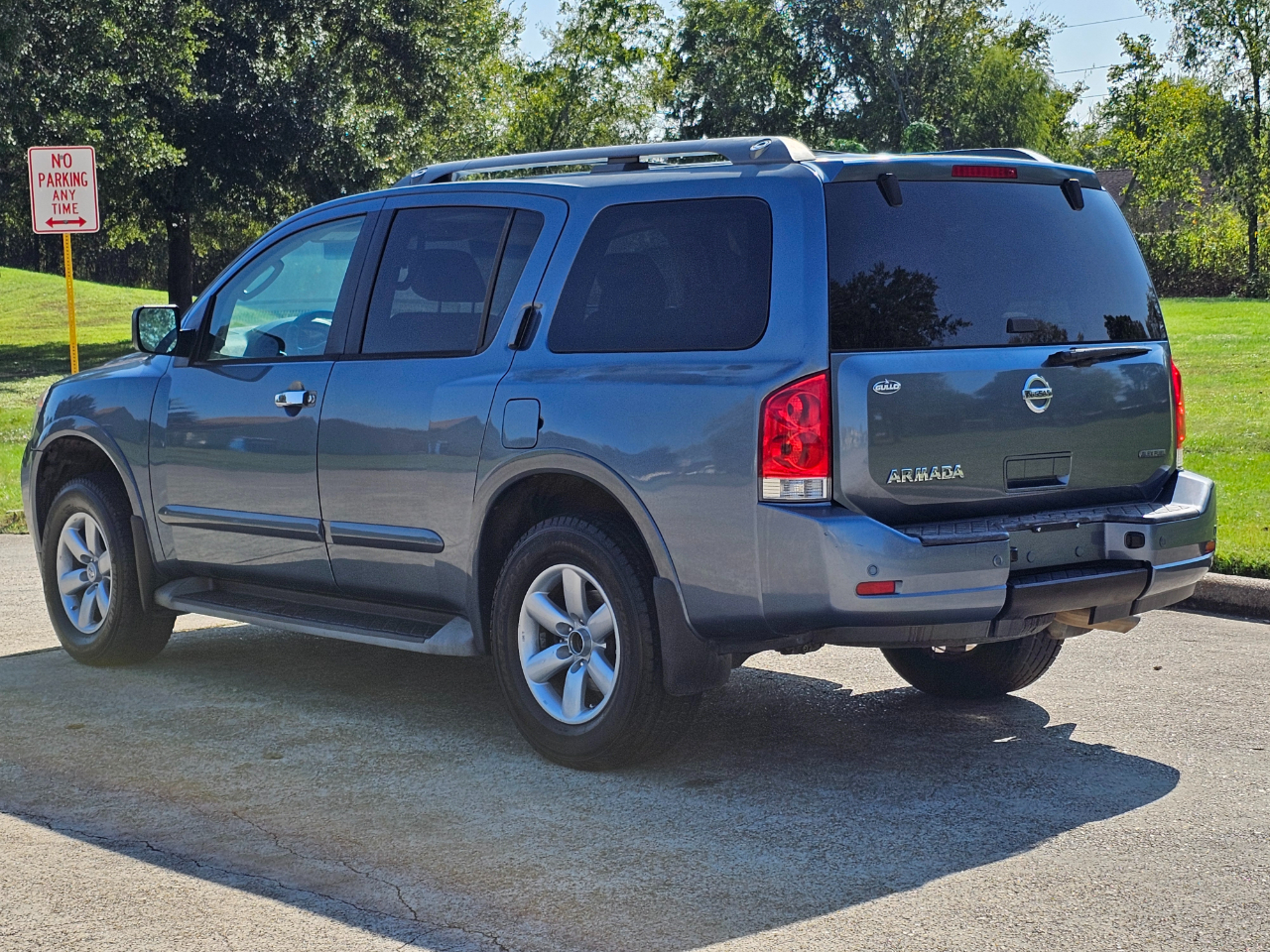 Nissan Armada SL 2WD 2011