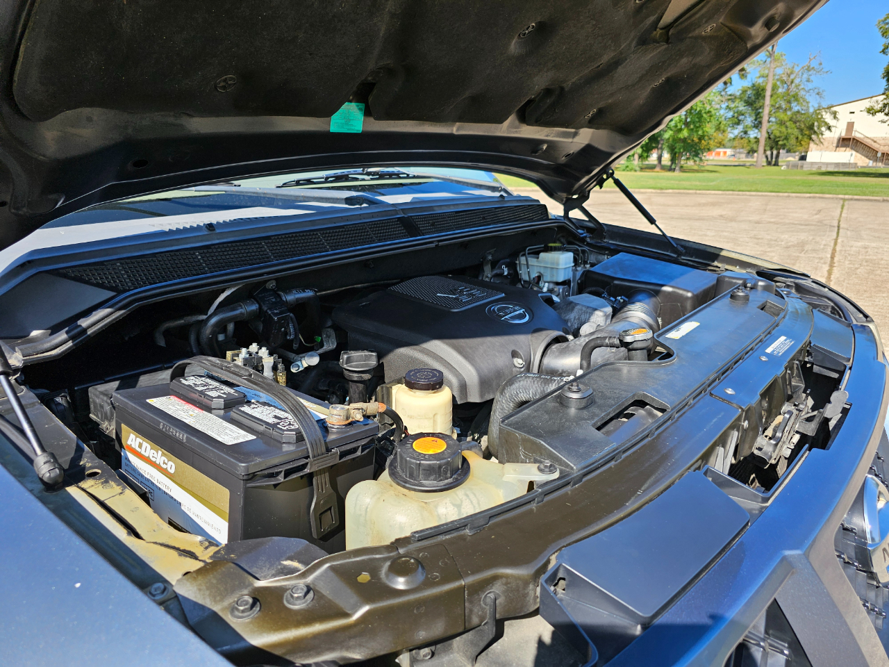 Nissan Armada SL 2WD 2011