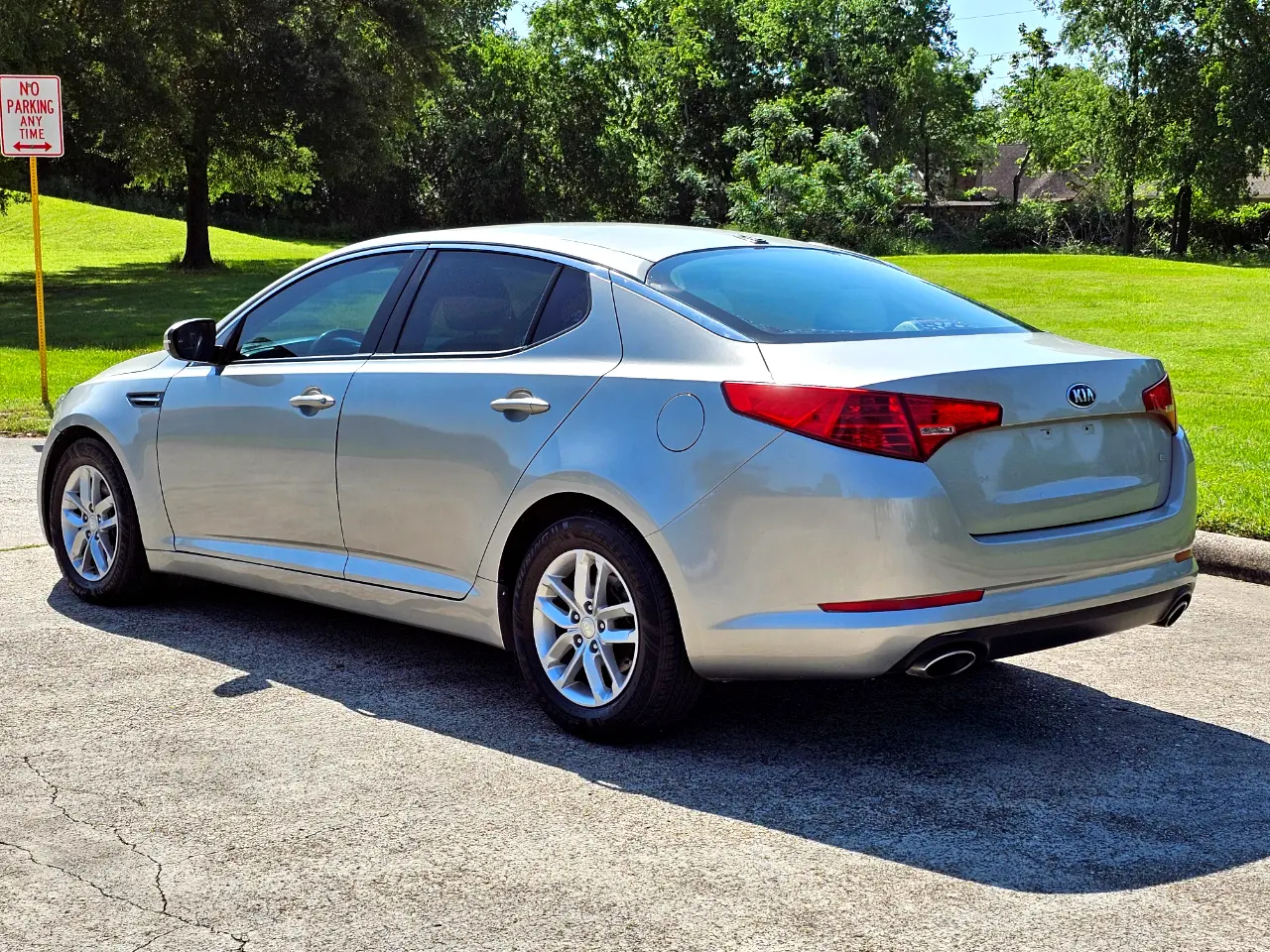 Kia Optima LX MT 2013