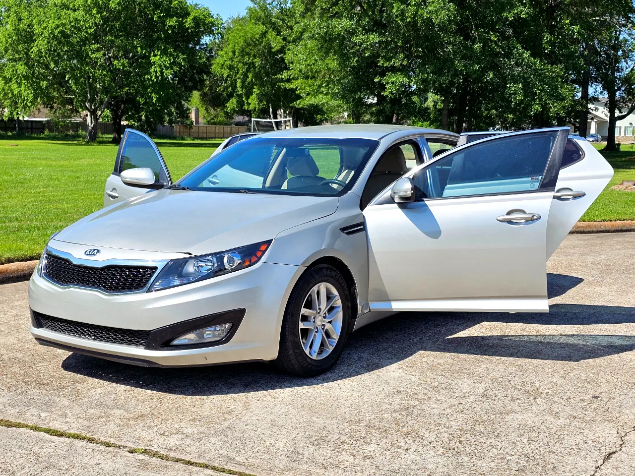 Kia Optima LX MT 2013