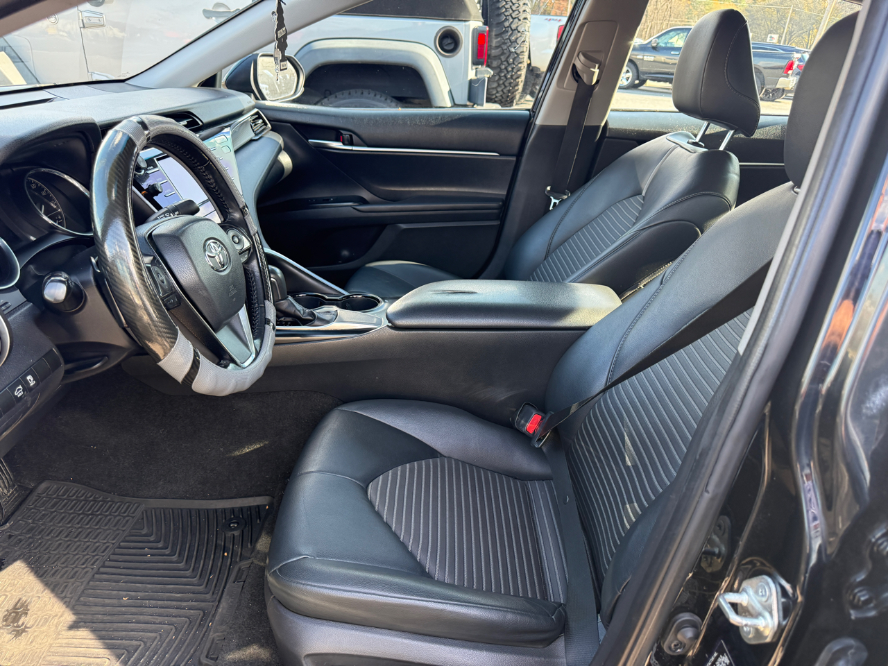 Toyota Camry SE 2019