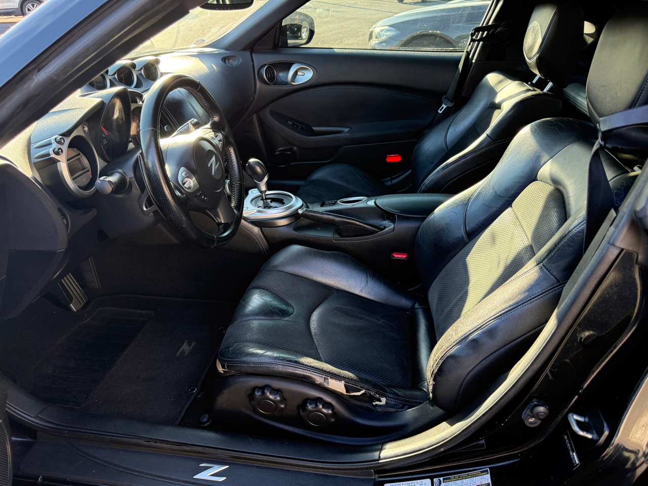 Nissan 370Z 2dr Cpe Auto Touring 2010