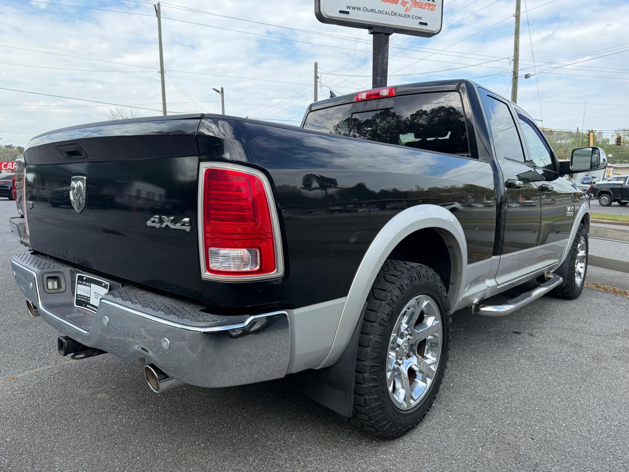RAM 1500 4WD Quad Cab 140.5" Laramie 2014