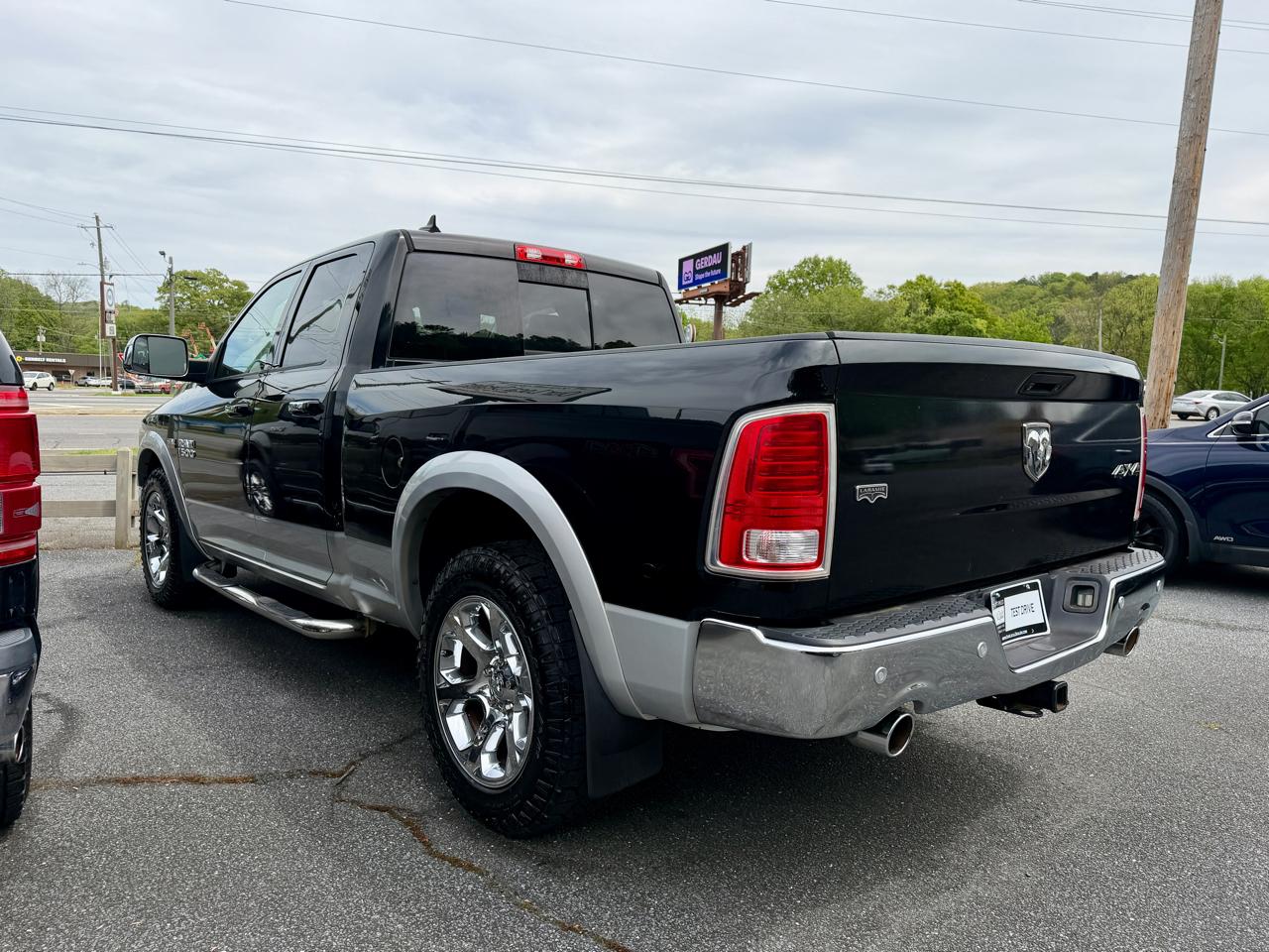 RAM 1500 4WD Quad Cab 140.5" Laramie 2014