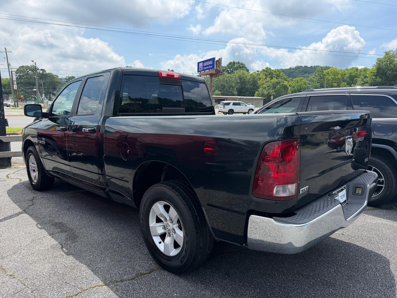 RAM 1500 2WD Quad Cab 140.5" SLT 2017