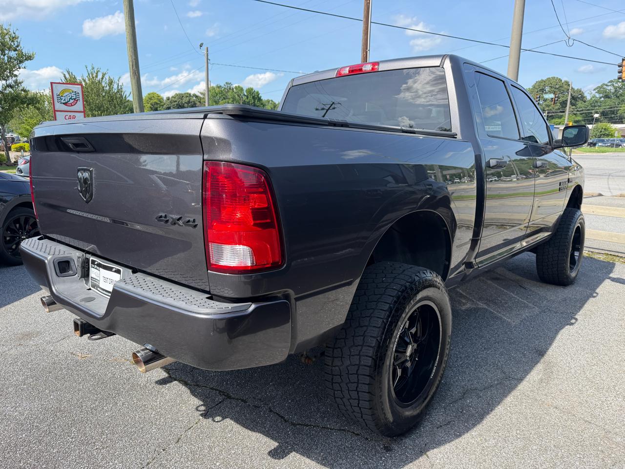 RAM 1500 4WD Crew Cab 140.5" Express 2016