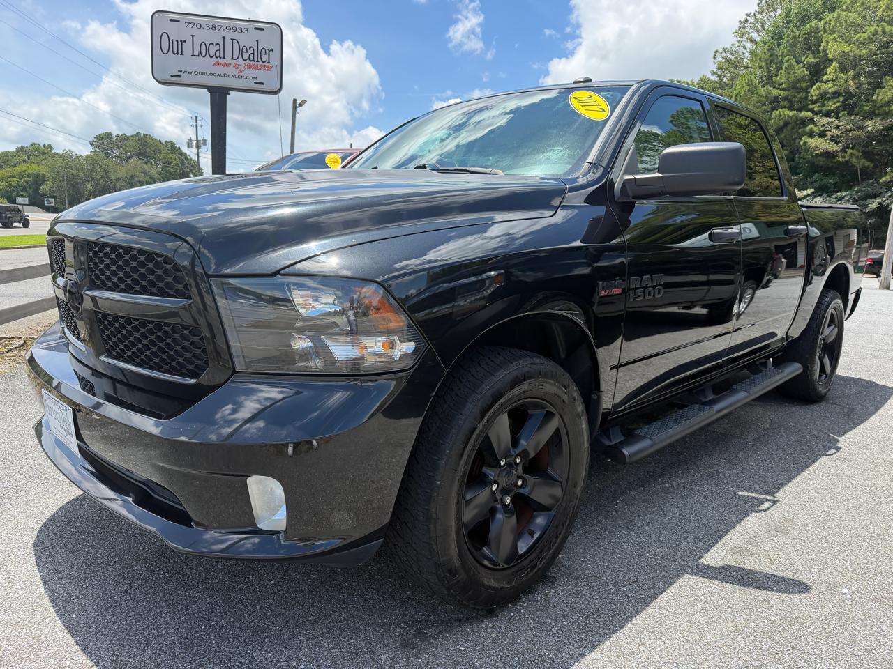 2017 RAM 1500 4WD Crew Cab 140.5" Express
