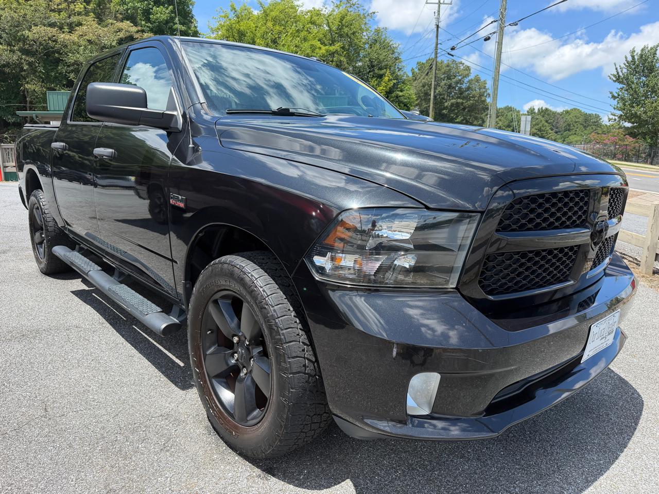 RAM 1500 4WD Crew Cab 140.5" Express 2017