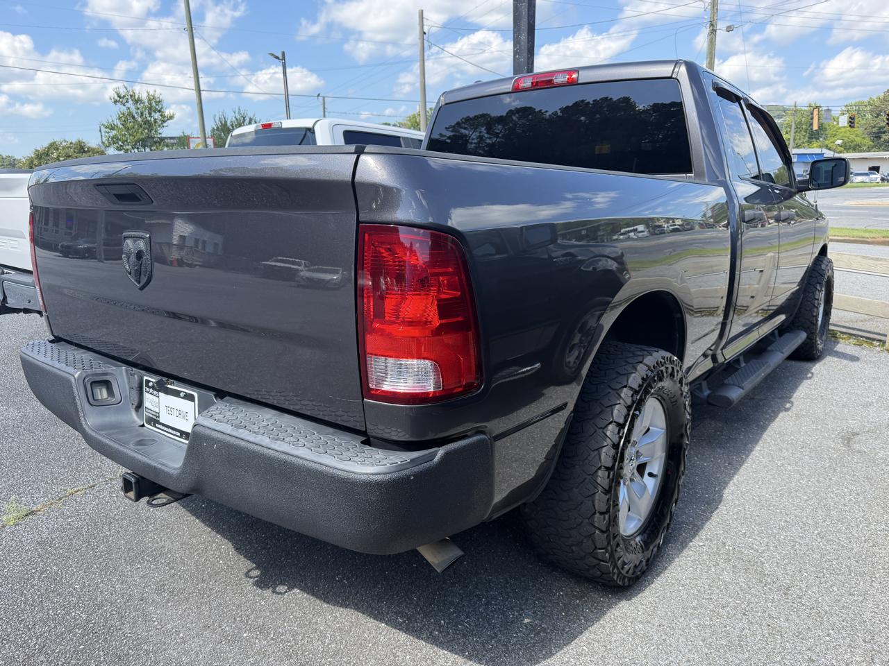RAM 1500 2WD Quad Cab 140.5" Tradesman 2015