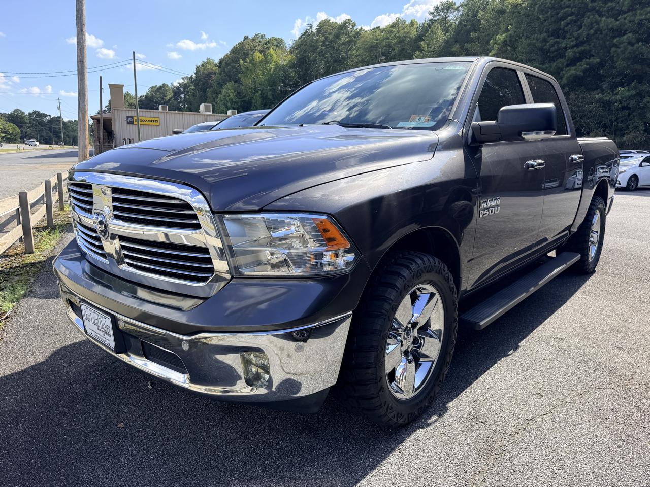 2015 RAM 1500 4WD Crew Cab 140.5" Big Horn