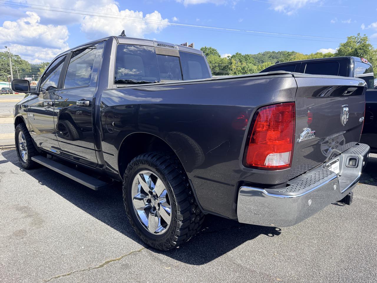 RAM 1500 4WD Crew Cab 140.5" Big Horn 2015