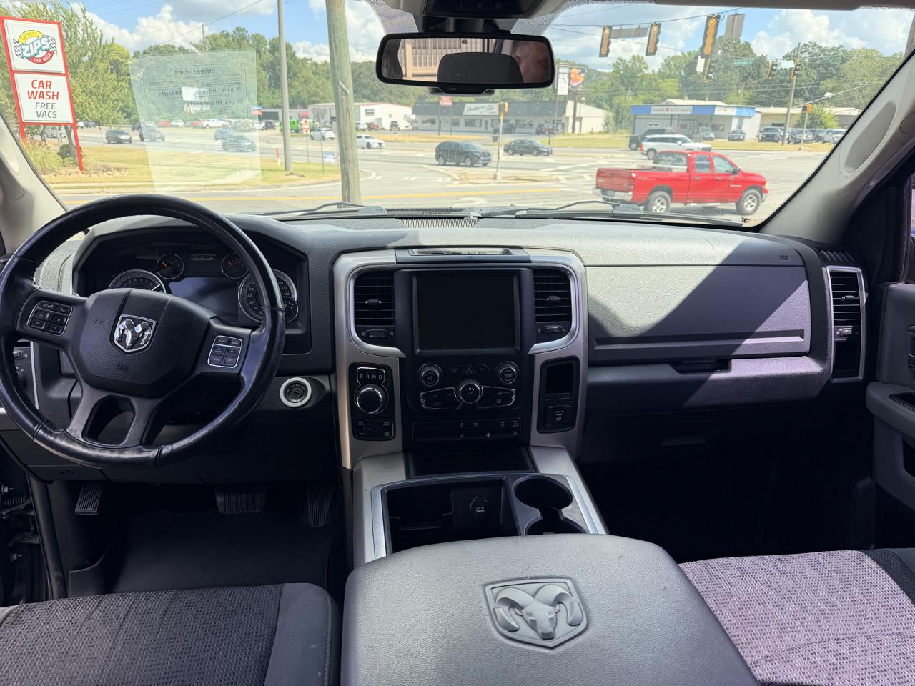 RAM 1500 4WD Crew Cab 140.5" Big Horn 2015