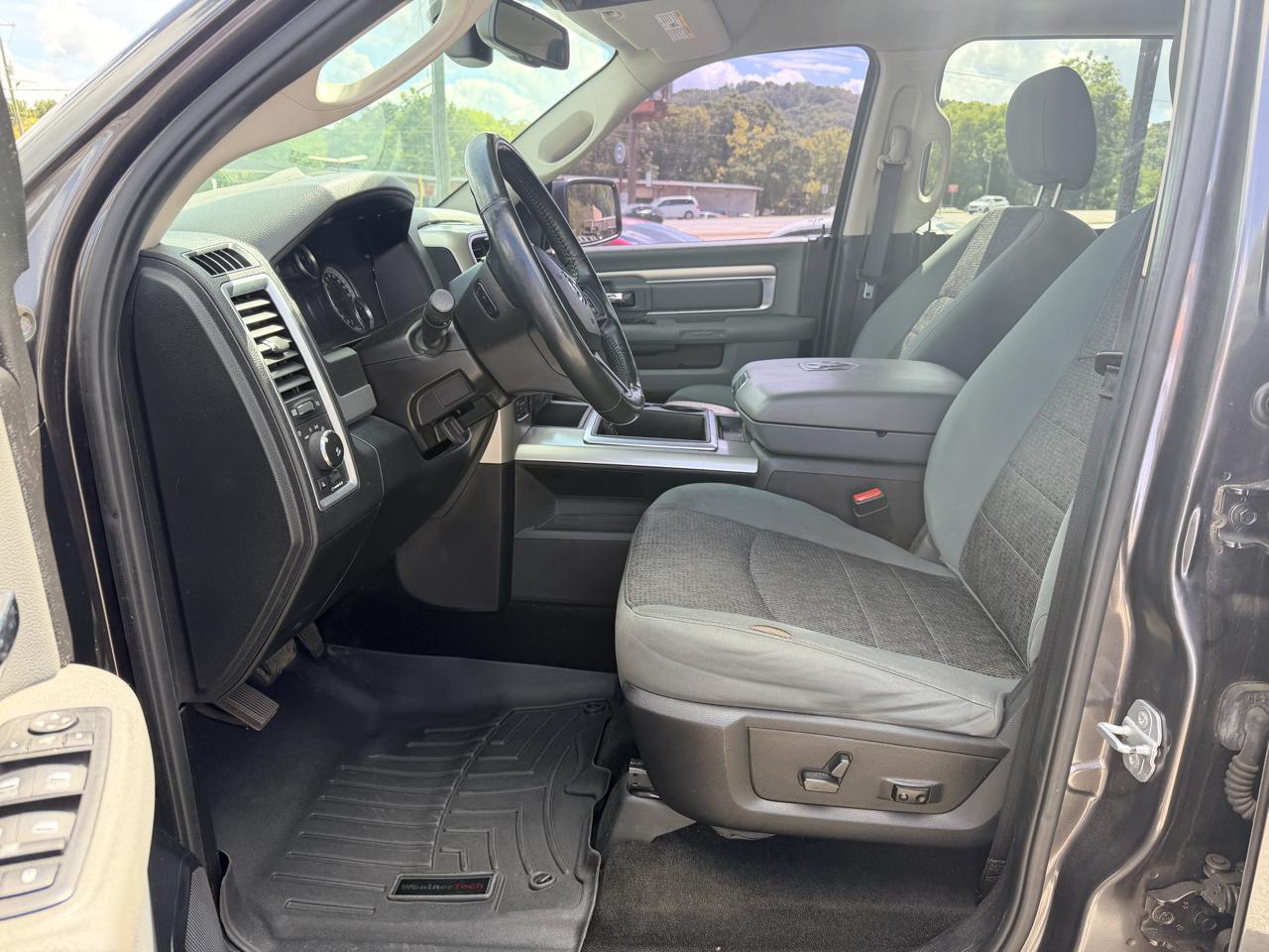 RAM 1500 4WD Crew Cab 140.5" Big Horn 2015