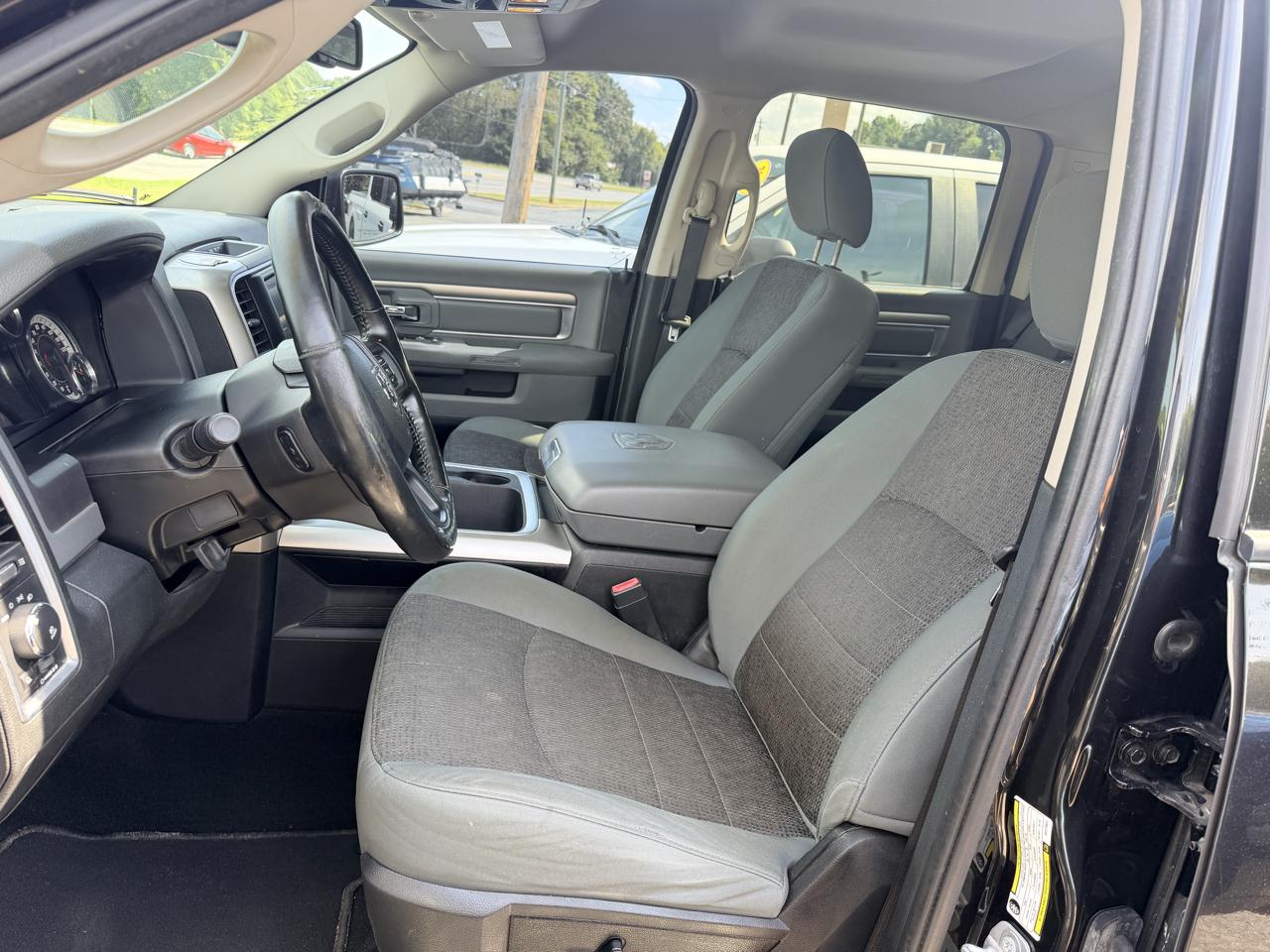 RAM 1500 4WD Crew Cab 140.5" Big Horn 2016