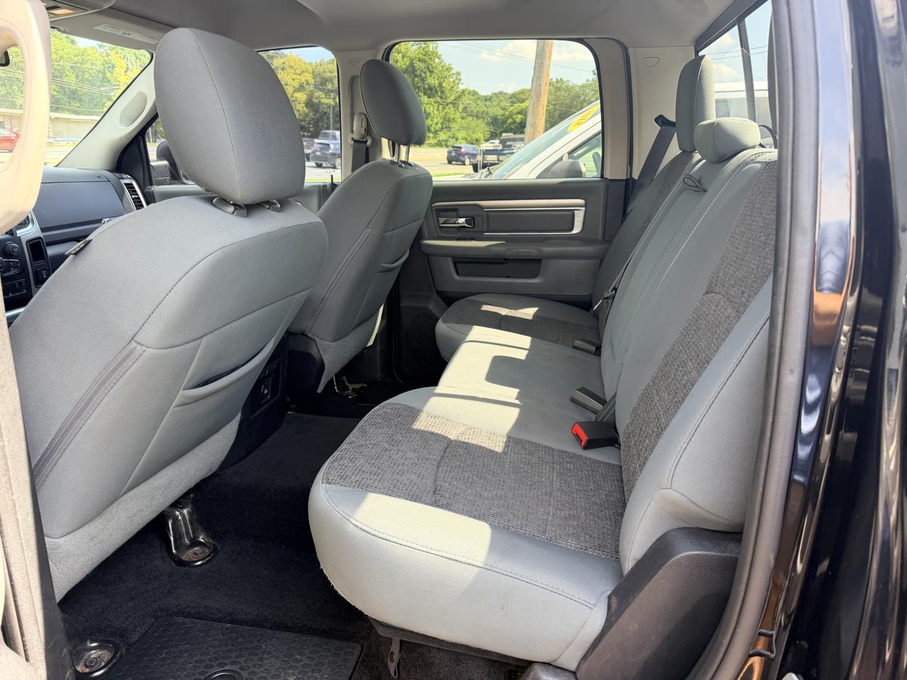 RAM 1500 4WD Crew Cab 140.5" Big Horn 2016