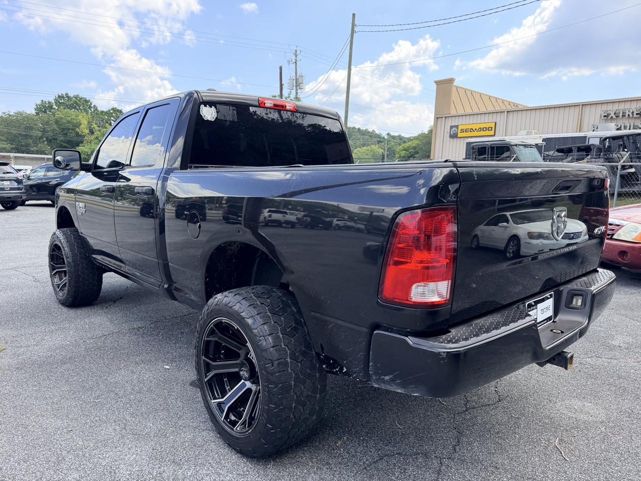 RAM 1500 4WD Quad Cab 140.5" Express 2019